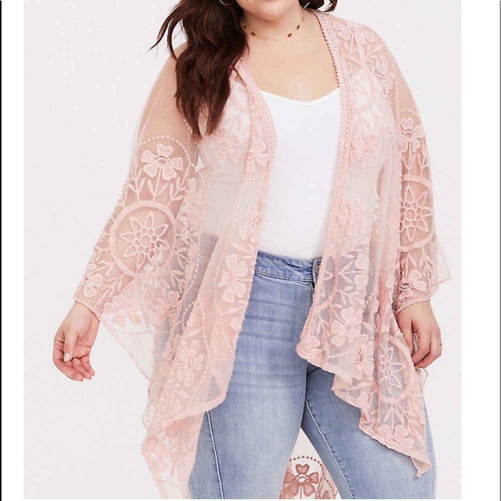 *NEVER WORN* Blush Scalloped Lace Ruana